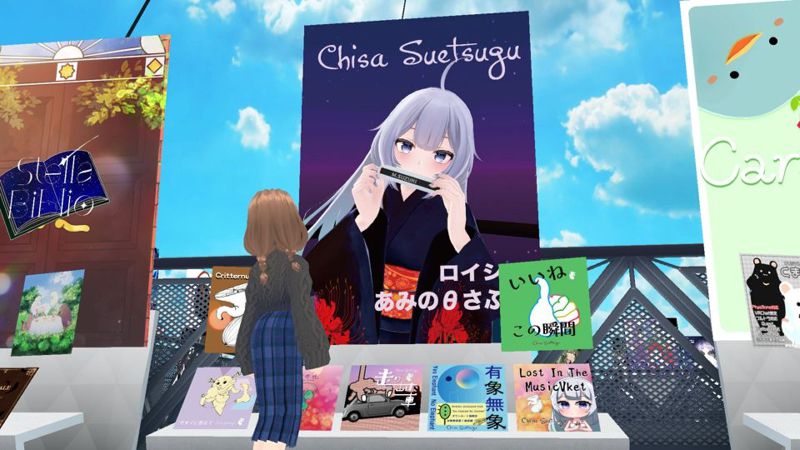 A girl looking at Chisa Suetsugu’s booth.